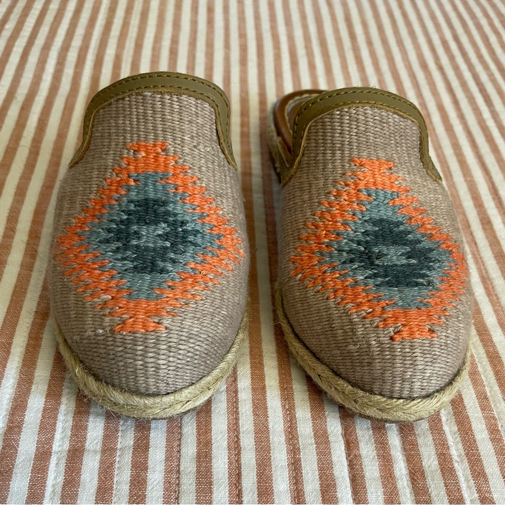 Born Women’s Southwest Style Mule, size 6